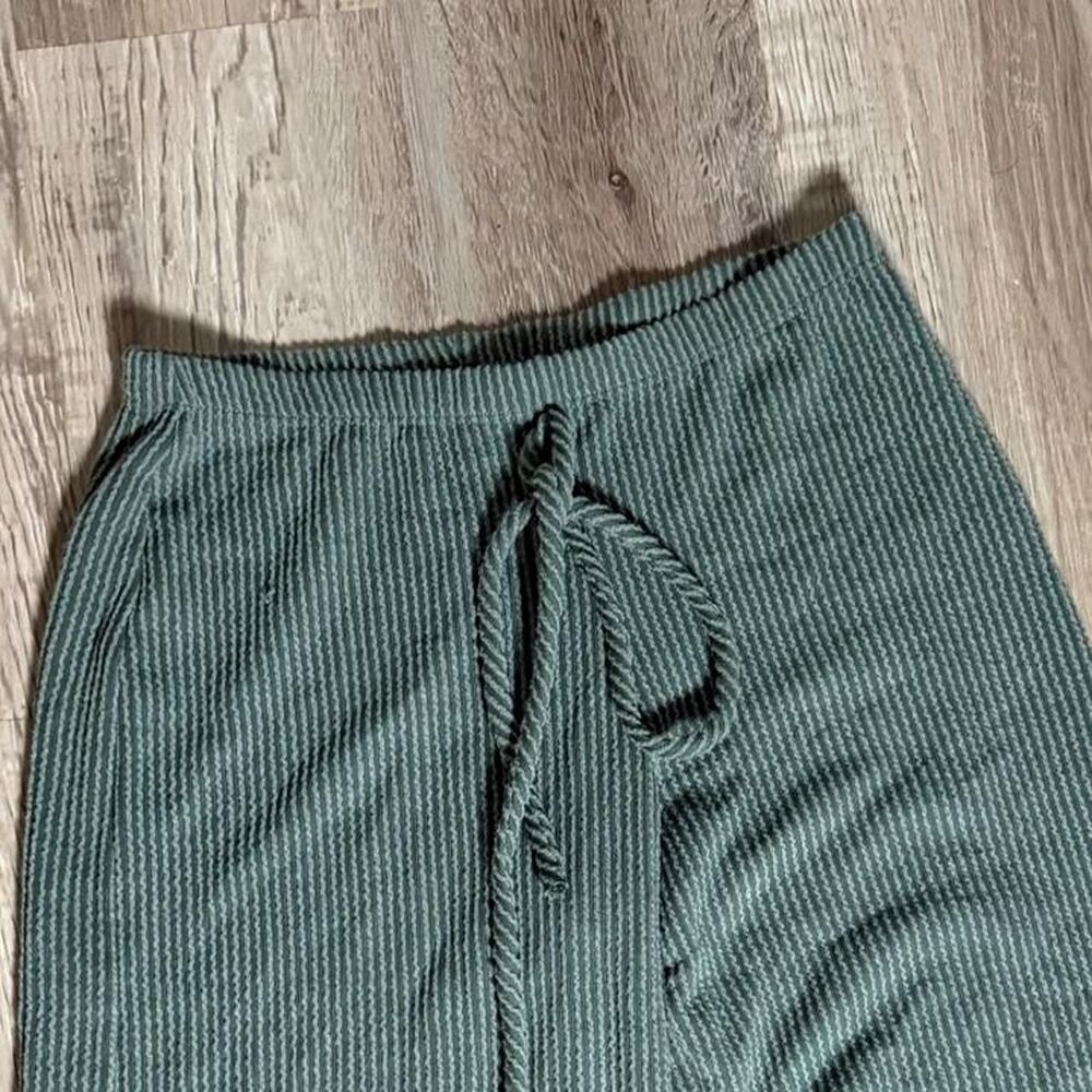 Fashion-nova Women's Green and Khaki Trousers - Picture 2 of 5